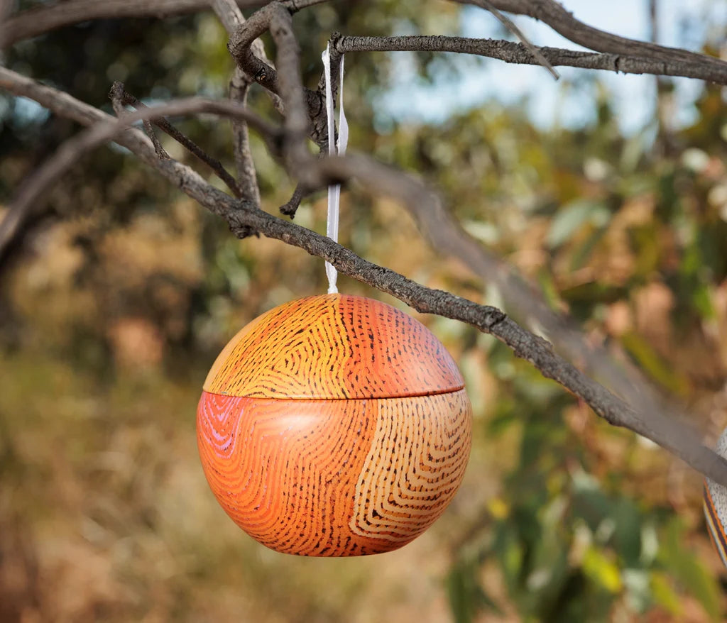 Tin Christmas Bauble - Susan Peters